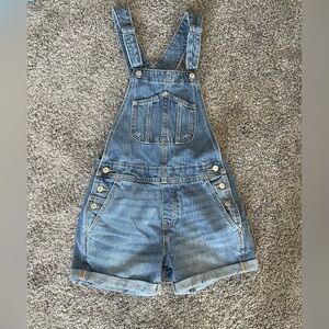Women’s overall shorts